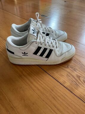 Adidas Forum 84 Low Men’s White Sneakers with Black Stripes Size 10
